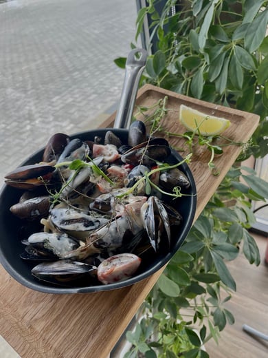 Мідії у вершковому соусі