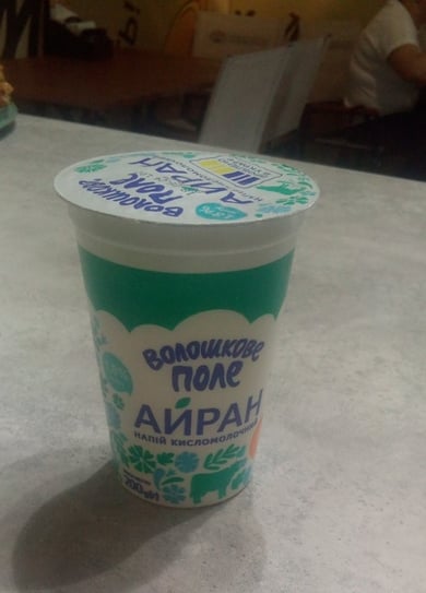 айран в  стакані