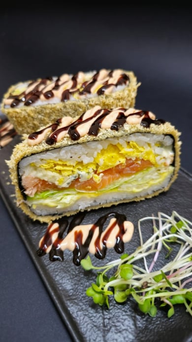 Суші бургер з лососем та сиром філадельфія (370 г)