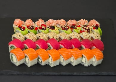 Сет :ідеальний вечір 40 шт (1 кг 320 гр)-( ціна: без знижки 1500 грн, зі знижкою 750 грн)