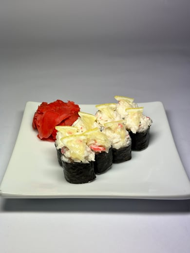 Крихітка з крабом сурімі