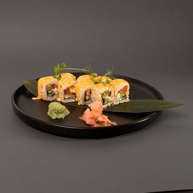 Salmon sesame roll with japanese spicy mayonnaise