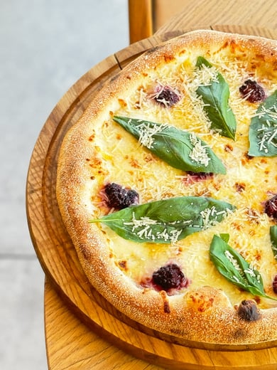 Pizza "BlackBerry"   сирна  з ожиною 