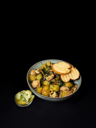 Картопля з куркою та грибами