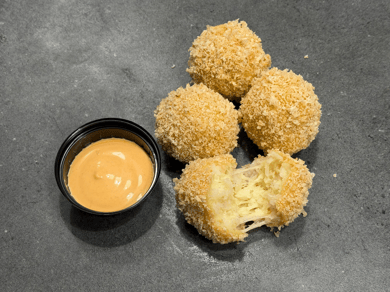 ОТО Сирні Лава-кульки з соусом спайс