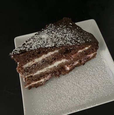 Торт шоколадно-вишневий