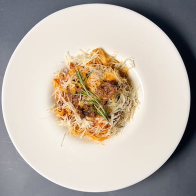 Паста з телячою щічкою та беконом