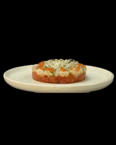 Тартар з лососем та гребінцем