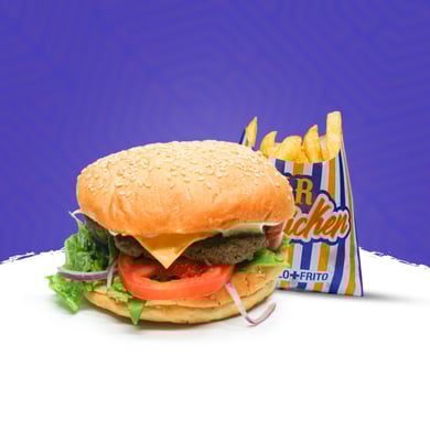 HAMBURGUESA DE CARNE CON PAPAS FRITAS 