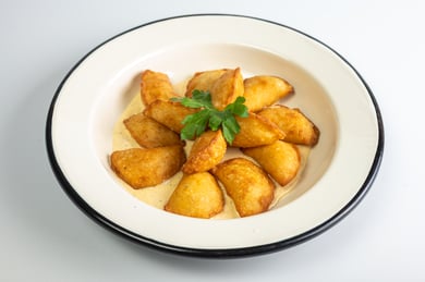  Смажені пироги з картоплею та  сирним соусом (200/100 г)