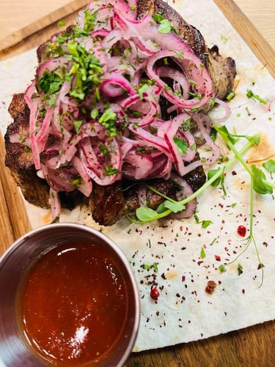 Шашлик зі свинного ошийка (фірмовий)