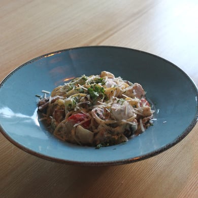 ПАСТА з куркою у ніжному вершковому соусі