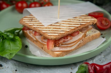 Сендвіч з курячою шинкою