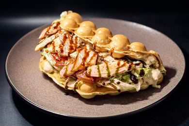 Гонконгська вафля Цезар з куркою