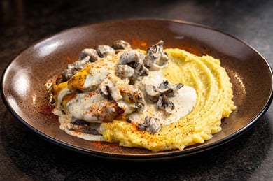 Курячий стейк з трюфельним пюре