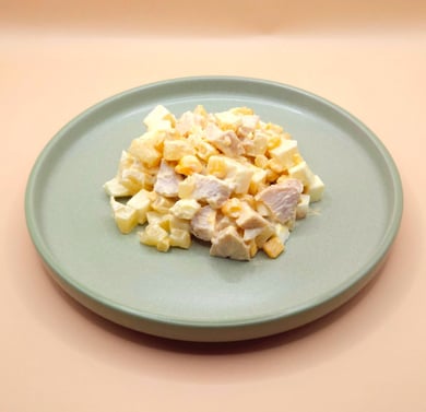 Салат з курочкою та ананасами