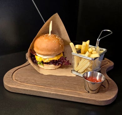 Бургер BULL з картоплею фрі