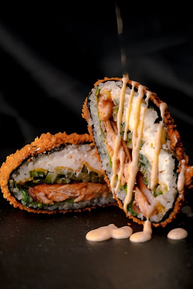 Бургер з запеченим лососем 330 грам 